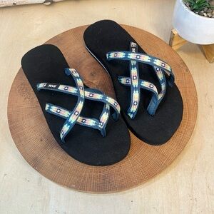 Teva Olowahu Strappy Flip-Flops - Blue Geometric Pattern - Women's 7